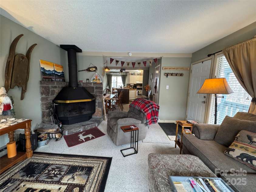 229 Birchwood Lane, Beech Mountain, NC 28604.  MLS# CAR4234563, YatesRealty ID 2665. Cozy family room with lots of natural light.