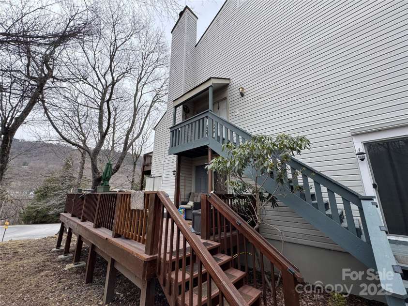 229 Birchwood Lane, Beech Mountain, NC 28604.  MLS# CAR4234563, YatesRealty ID 2665. Cozy second floor unti
