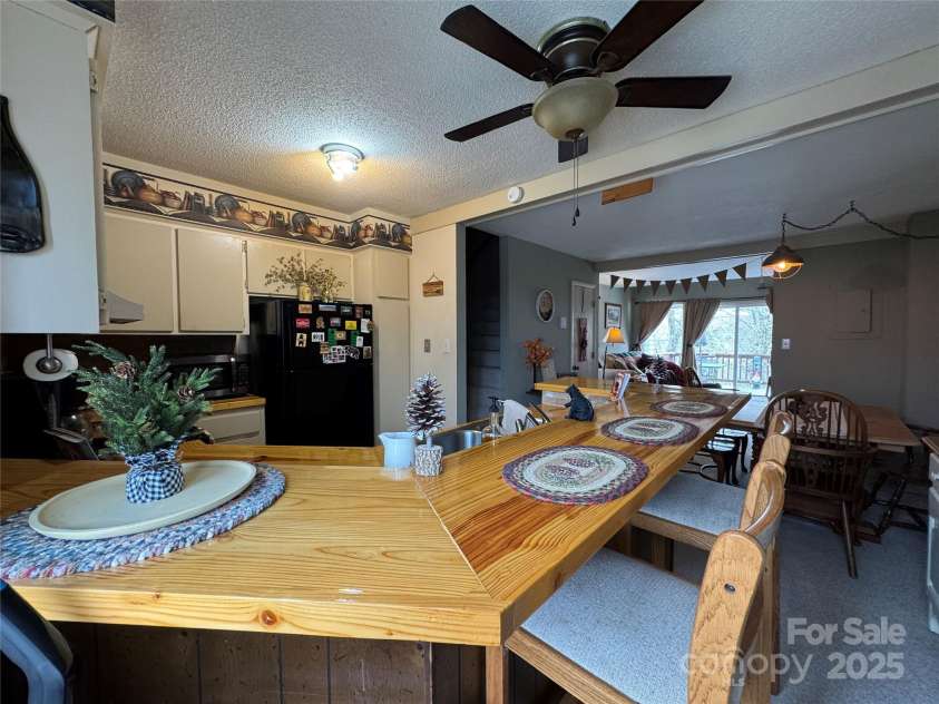 229 Birchwood Lane, Beech Mountain, NC 28604.  MLS# CAR4234563, YatesRealty ID 2665. Open kitchen