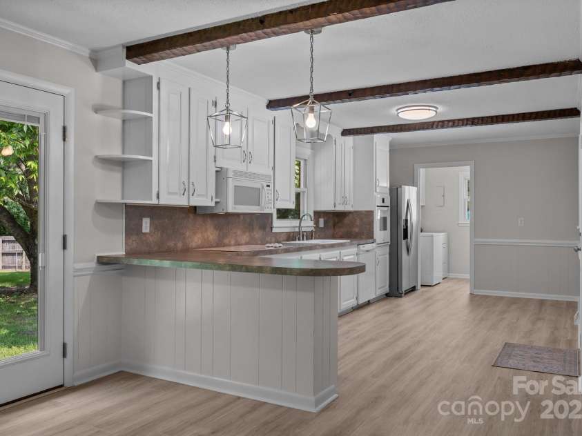 303 Jean Avenue, Kannapolis, NC 28083.  MLS# CAR4264386, YatesRealty ID 26651. Breakfast Bar for kitchen