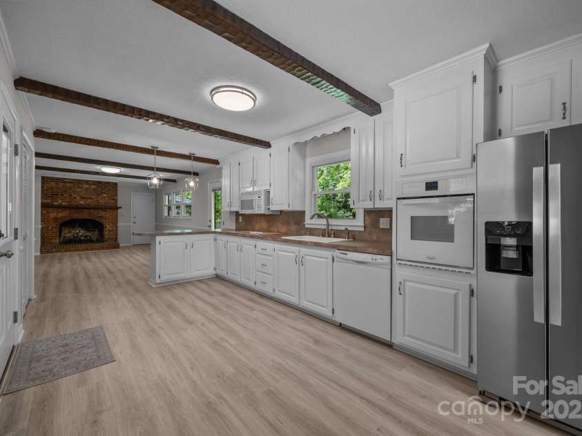 303 Jean Avenue, Kannapolis, NC 28083.  MLS# CAR4264386, YatesRealty ID 26651. Kitchen Dining area