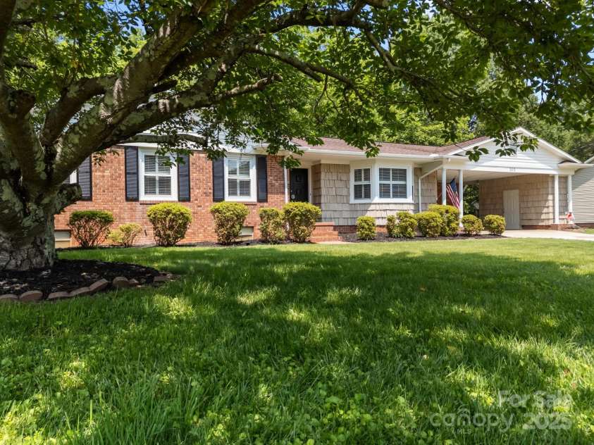 303 Jean Avenue, Kannapolis, NC 28083.  MLS# CAR4264386, YatesRealty ID 26651. Refreshed and ready to go for the next owner!