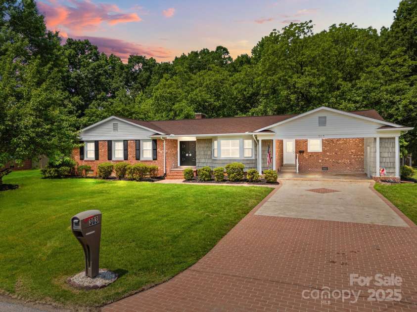 303 Jean Avenue, Kannapolis, NC 28083.  MLS# CAR4264386, YatesRealty ID 26651. Welcome Home!!