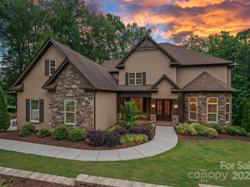 117 Walking Horse Trail, Davidson, NC 28036.  MLS# CAR4264106, YatesRealty ID 26653. 