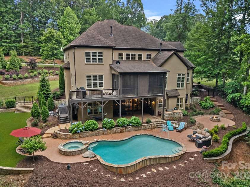 117 Walking Horse Trail, Davidson, NC 28036.  MLS# CAR4264106, YatesRealty ID 26653. 