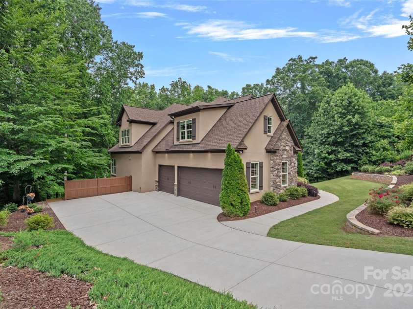 117 Walking Horse Trail, Davidson, NC 28036.  MLS# CAR4264106, YatesRealty ID 26653. 