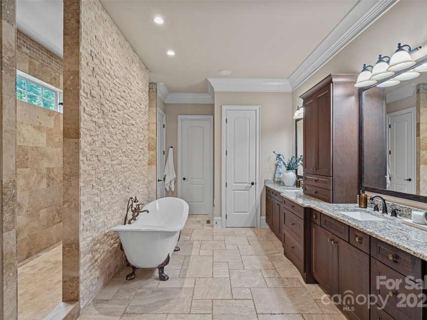 117 Walking Horse Trail, Davidson, NC 28036.  MLS# CAR4264106, YatesRealty ID 26653. 