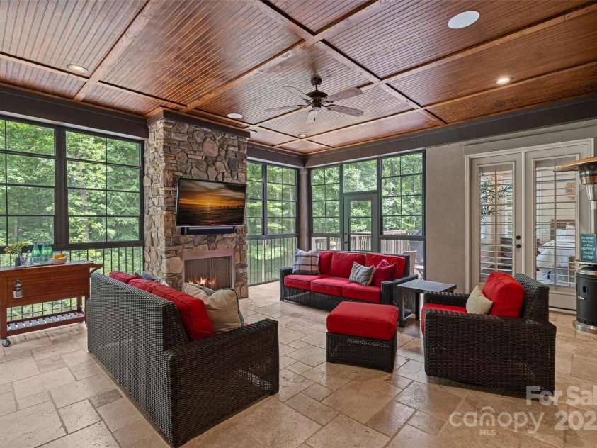 117 Walking Horse Trail, Davidson, NC 28036.  MLS# CAR4264106, YatesRealty ID 26653. 