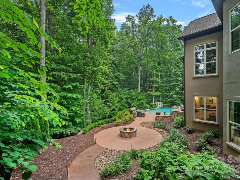 117 Walking Horse Trail, Davidson, NC 28036.  MLS# CAR4264106, YatesRealty ID 26653. 