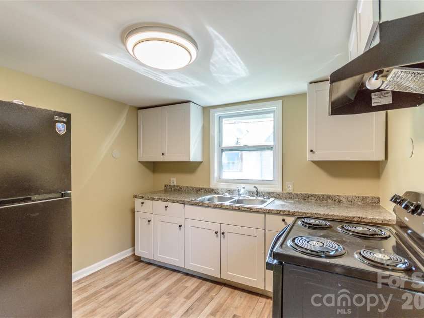 303 Rice Street, Kannapolis, NC 28081.  MLS# CAR4387455, YatesRealty ID 26654. 