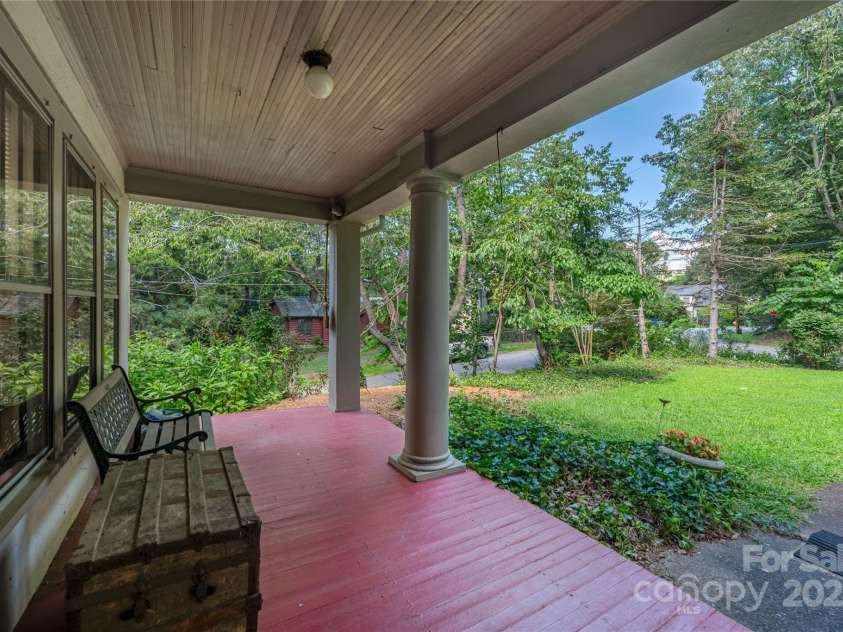 31 Samayoa Place, Asheville, NC 28806.  MLS# CAR4278899, YatesRealty ID 26654. 