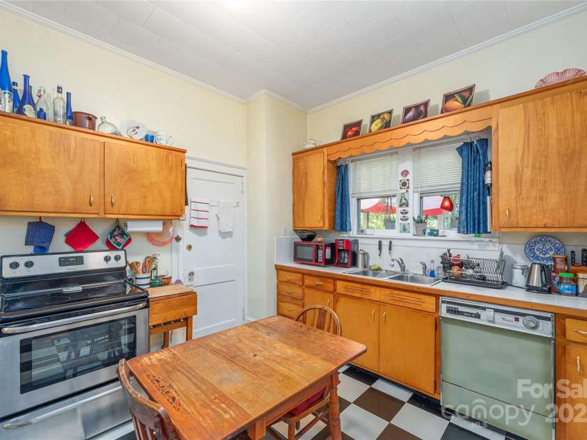 31 Samayoa Place, Asheville, NC 28806.  MLS# CAR4278899, YatesRealty ID 26654. 