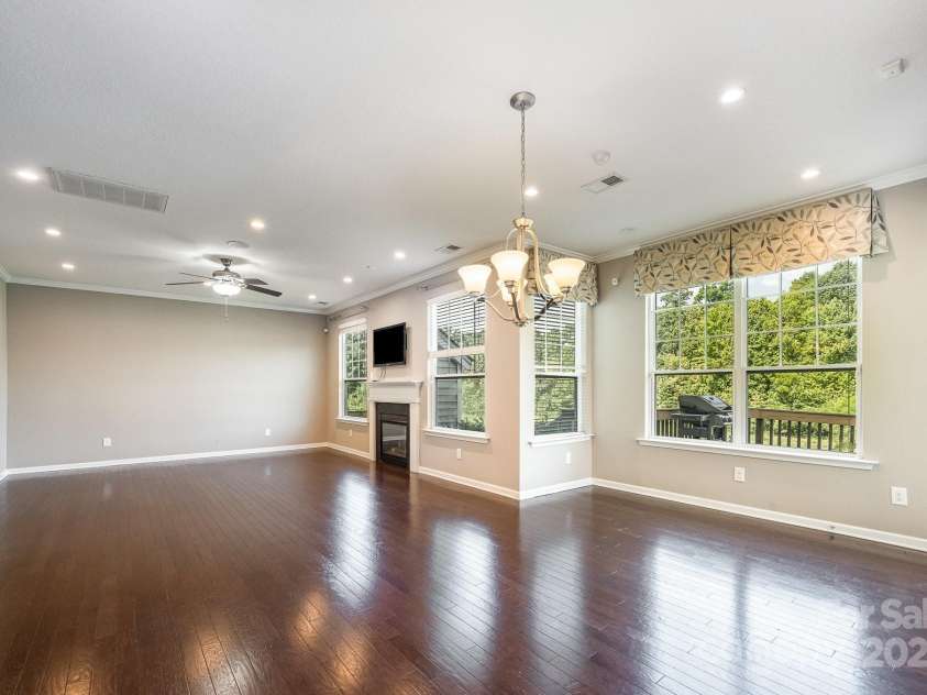 14836 Brotherly Lane, Charlotte, NC 28278.  MLS# CAR4280118, YatesRealty ID 26656. 