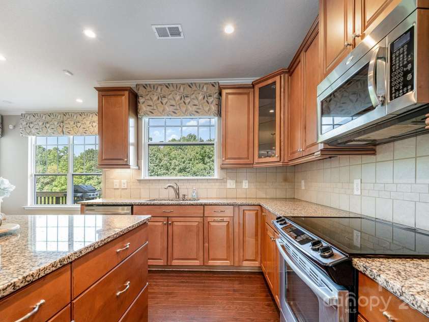 14836 Brotherly Lane, Charlotte, NC 28278.  MLS# CAR4280118, YatesRealty ID 26656. 