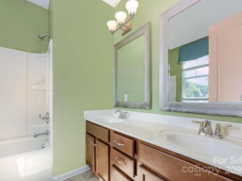 14836 Brotherly Lane, Charlotte, NC 28278.  MLS# CAR4280118, YatesRealty ID 26656. 