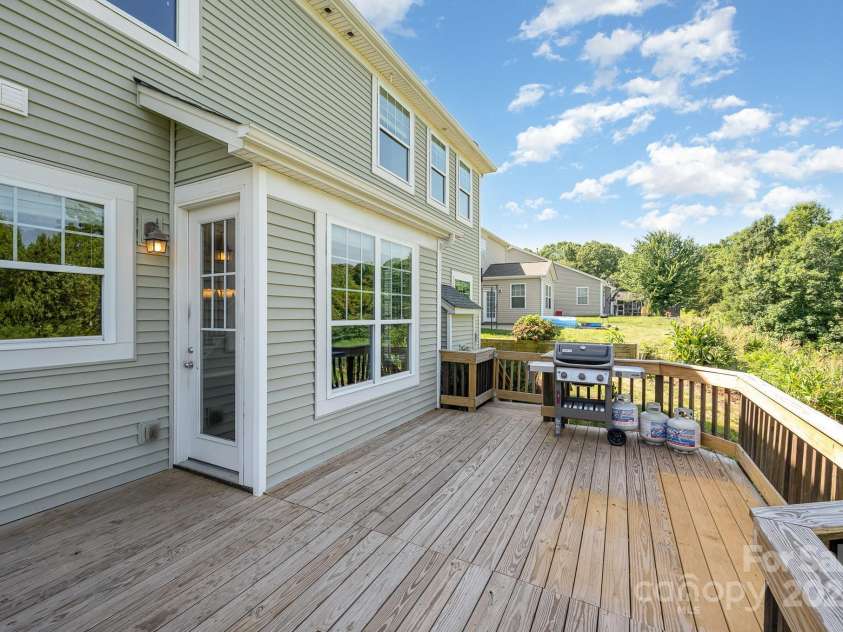 14836 Brotherly Lane, Charlotte, NC 28278.  MLS# CAR4280118, YatesRealty ID 26656. 
