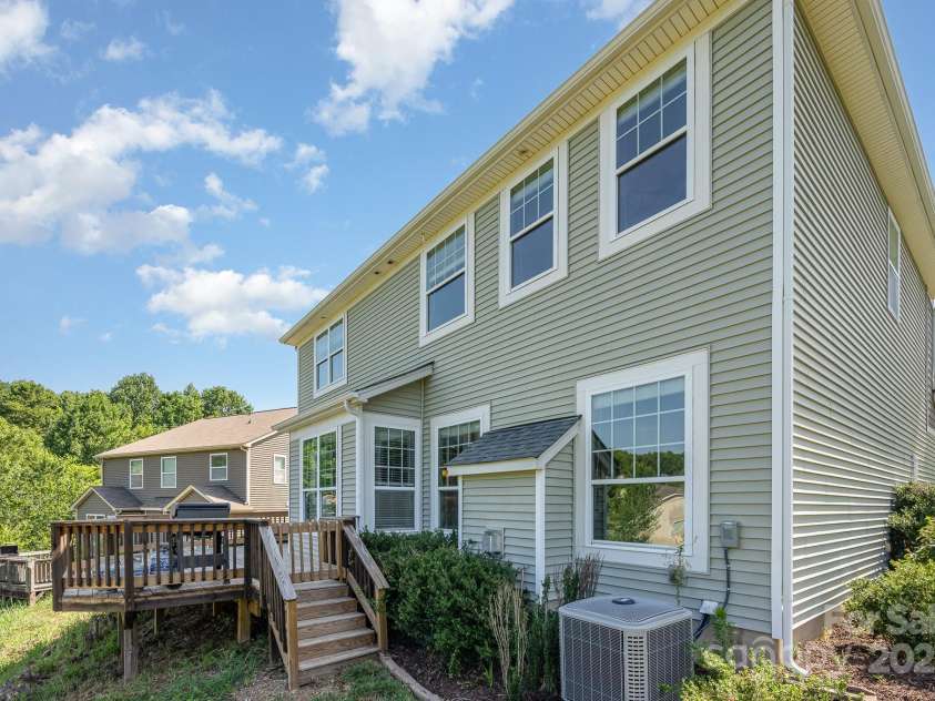 14836 Brotherly Lane, Charlotte, NC 28278.  MLS# CAR4280118, YatesRealty ID 26656. 