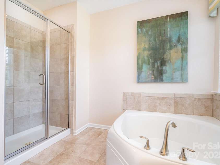 14836 Brotherly Lane, Charlotte, NC 28278.  MLS# CAR4293522, YatesRealty ID 26656. Primary Bath