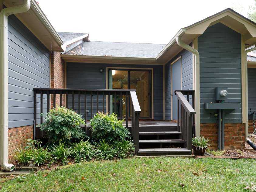 238 Pointe Circle, Rock Hill, SC 29732.  MLS# CAR4277555, YatesRealty ID 26657. 