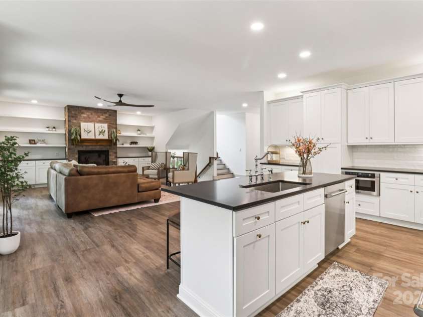 416 Plantation Way, Mount Gilead, NC 27306.  MLS# CAR4270243, YatesRealty ID 26658. Kitchen