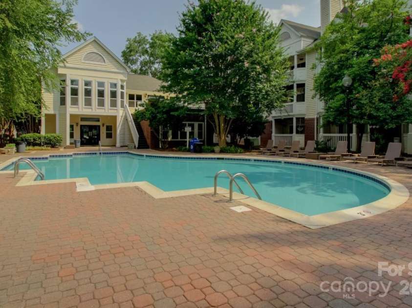 529 Graham Street, Charlotte, NC 28202.  MLS# CAR4313803, YatesRealty ID 2666. 