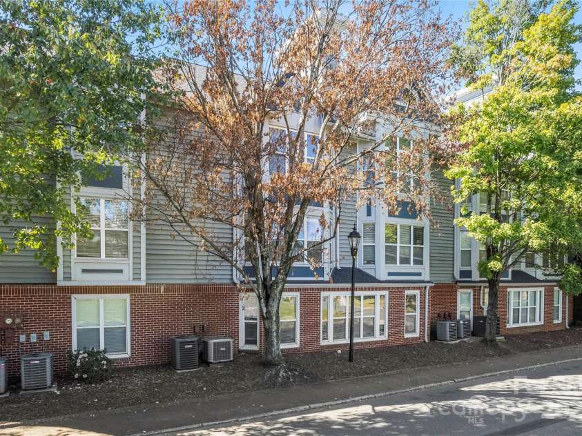 529 Graham Street, Charlotte, NC 28202.  MLS# CAR4313803, YatesRealty ID 2666. 