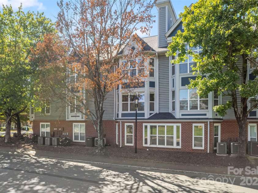 529 Graham Street, Charlotte, NC 28202.  MLS# CAR4313803, YatesRealty ID 2666. 