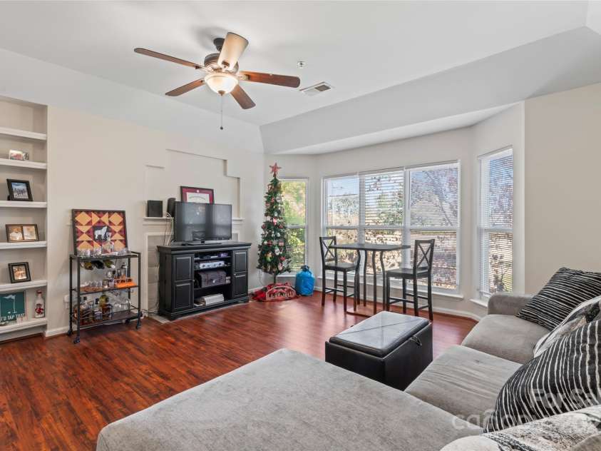 529 Graham Street, Charlotte, NC 28202.  MLS# CAR4313803, YatesRealty ID 2666. 