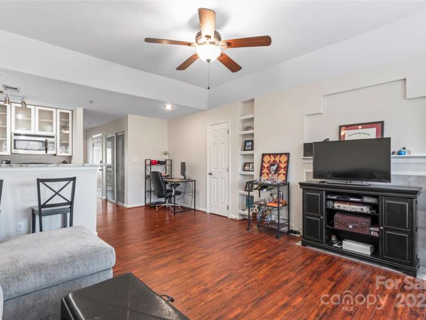 529 Graham Street, Charlotte, NC 28202.  MLS# CAR4313803, YatesRealty ID 2666. 