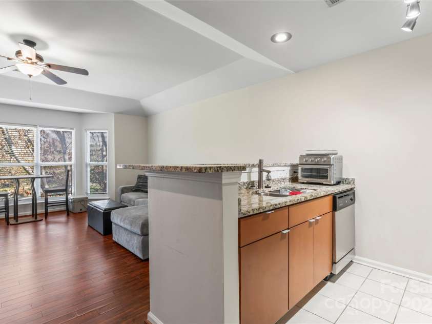 529 Graham Street, Charlotte, NC 28202.  MLS# CAR4313803, YatesRealty ID 2666. 