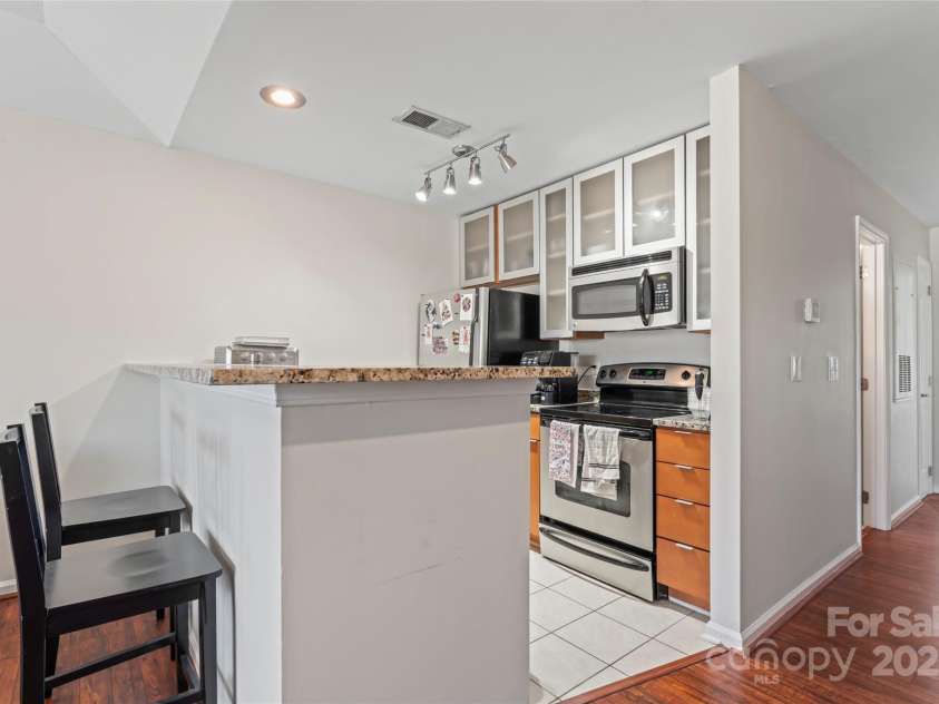 529 Graham Street, Charlotte, NC 28202.  MLS# CAR4313803, YatesRealty ID 2666. 