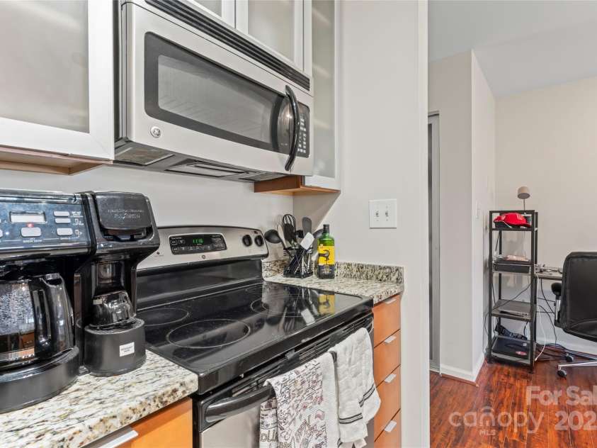 529 Graham Street, Charlotte, NC 28202.  MLS# CAR4313803, YatesRealty ID 2666. 