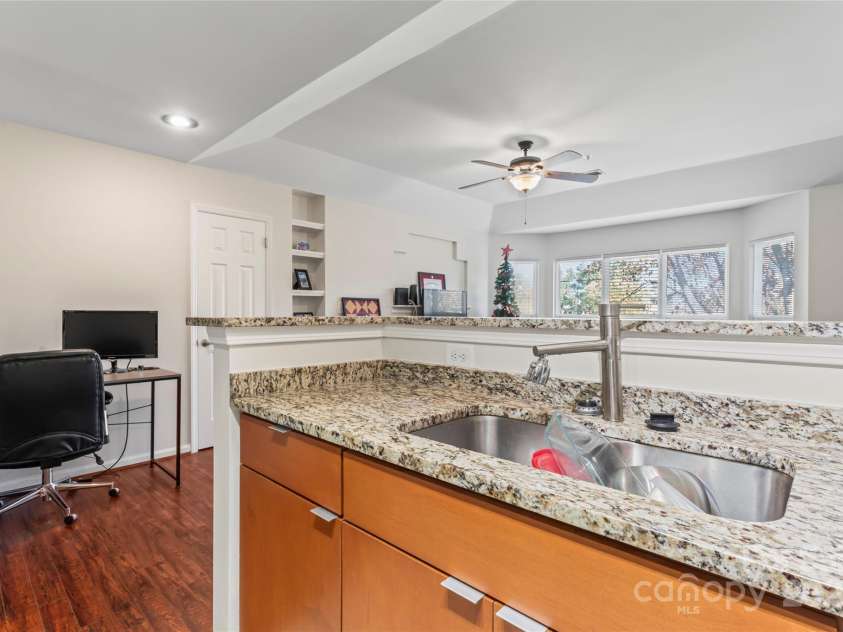 529 Graham Street, Charlotte, NC 28202.  MLS# CAR4313803, YatesRealty ID 2666. 