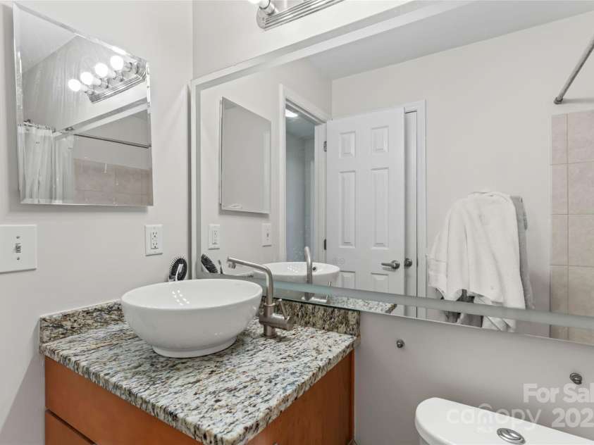 529 Graham Street, Charlotte, NC 28202.  MLS# CAR4313803, YatesRealty ID 2666. 