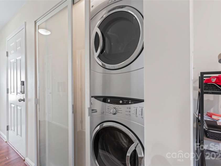 529 Graham Street, Charlotte, NC 28202.  MLS# CAR4313803, YatesRealty ID 2666. 