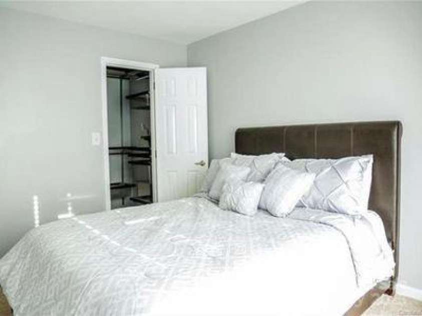 529 Graham Street, Charlotte, NC 28202.  MLS# CAR4313803, YatesRealty ID 2666. 