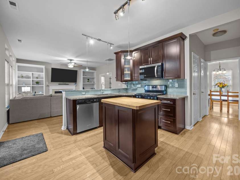 5536 Tullamore Lane, Charlotte, NC 28269.  MLS# CAR4349719, YatesRealty ID 2666. 