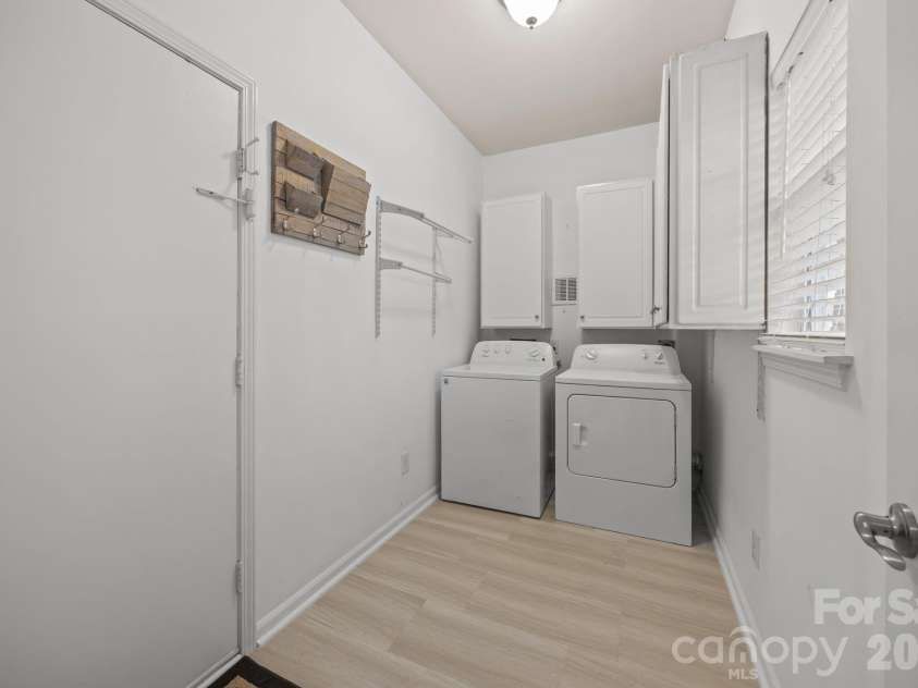 5536 Tullamore Lane, Charlotte, NC 28269.  MLS# CAR4349719, YatesRealty ID 2666. 