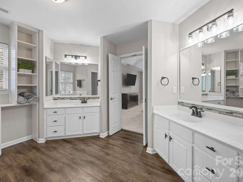 5536 Tullamore Lane, Charlotte, NC 28269.  MLS# CAR4349719, YatesRealty ID 2666. 