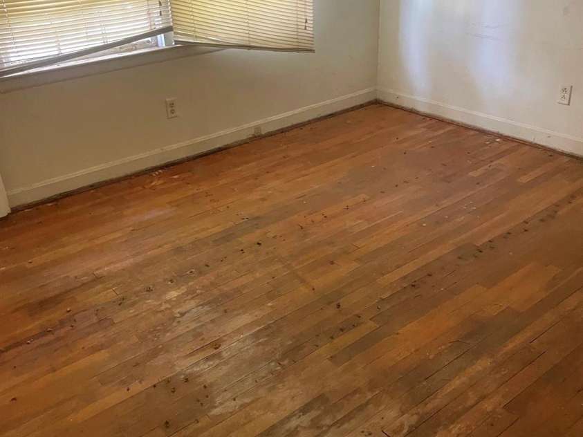 5323 Eaton Circle, Charlotte, NC 28208.  MLS# CAR4384128, YatesRealty ID 26661. 