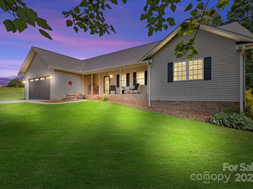 105 Saddlewood Lane, Statesville, NC 28625.  MLS# CAR4265001, YatesRealty ID 26662. 