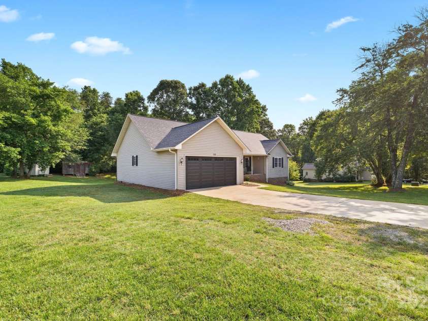 105 Saddlewood Lane, Statesville, NC 28625.  MLS# CAR4265001, YatesRealty ID 26662. 