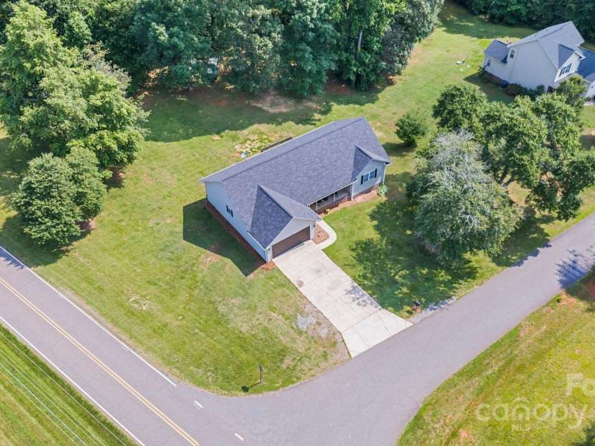 105 Saddlewood Lane, Statesville, NC 28625.  MLS# CAR4265001, YatesRealty ID 26662. 