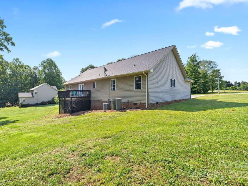 105 Saddlewood Lane, Statesville, NC 28625.  MLS# CAR4265001, YatesRealty ID 26662. 