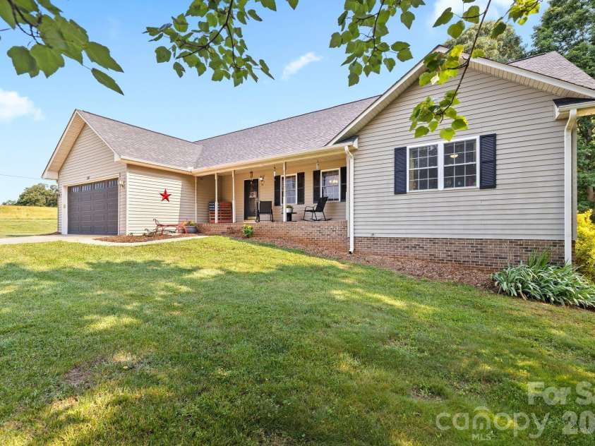 105 Saddlewood Lane, Statesville, NC 28625.  MLS# CAR4265001, YatesRealty ID 26662. 