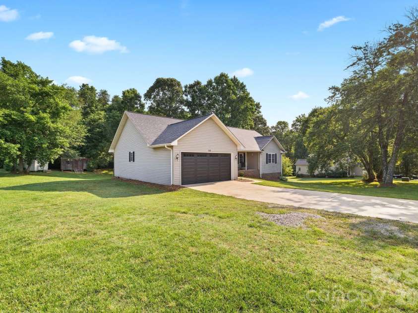 105 Saddlewood Lane, Statesville, NC 28625.  MLS# CAR4265001, YatesRealty ID 26662. 