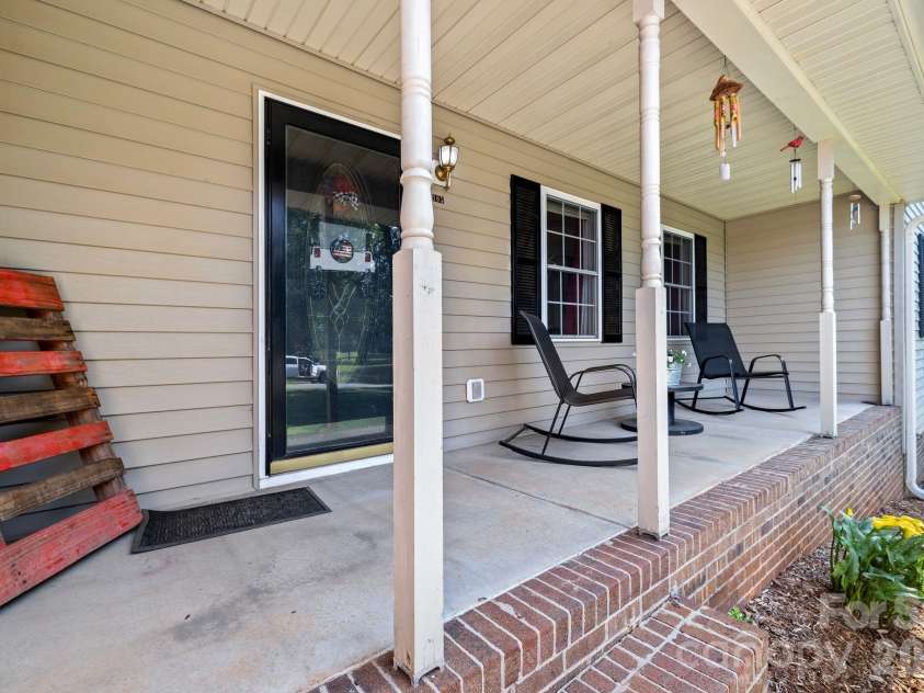 105 Saddlewood Lane, Statesville, NC 28625.  MLS# CAR4265001, YatesRealty ID 26662. 