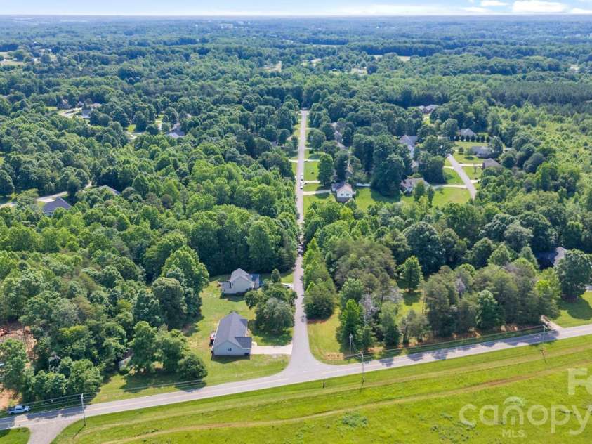 105 Saddlewood Lane, Statesville, NC 28625.  MLS# CAR4265001, YatesRealty ID 26662. 