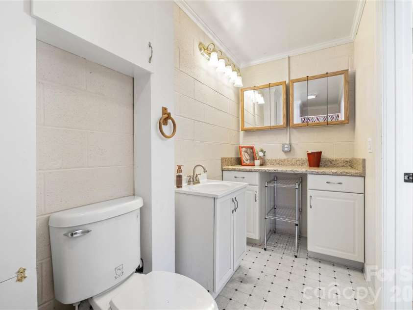 105 Saddlewood Lane, Statesville, NC 28625.  MLS# CAR4265001, YatesRealty ID 26662. Full bath in basement