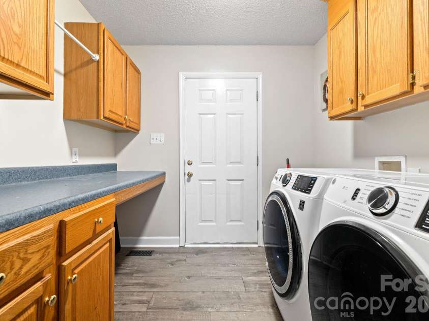 105 Saddlewood Lane, Statesville, NC 28625.  MLS# CAR4265001, YatesRealty ID 26662. Mud room